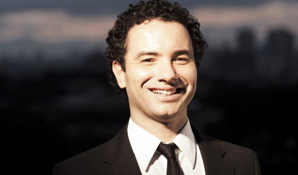 Marco Luque entra em cartaz com espetáculo de humor Labutaria
