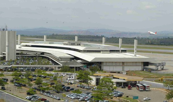 Infraero demite 200 e agrava situação de Confins