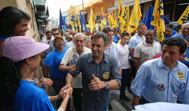 Aécio pede cautela aos eleitos, após a euforia