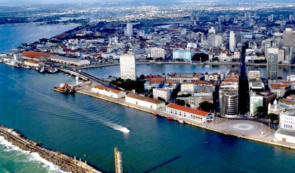 Folha vê Recife como “Índia brasileira”