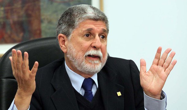 Amorim cobra de militares respeito à autoridade civil