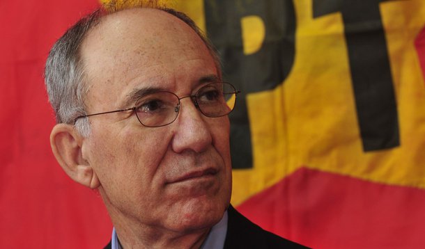 Rui Falcão tenta explicar aliança com Maluf: o Brasil mudou