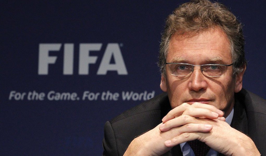 Após 'malhação de Judas', Valcke pede desculpas
