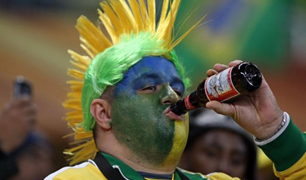 Bebida alcoólica pode ser liberada mesmo depois da Copa