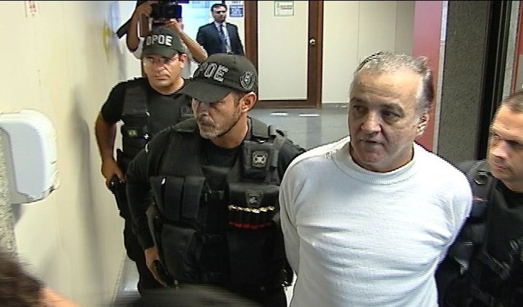 Cachoeira lidera detentos do presídio da Papuda