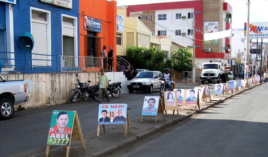 Candidatos desrespeitam legislação eleitoral em Minas