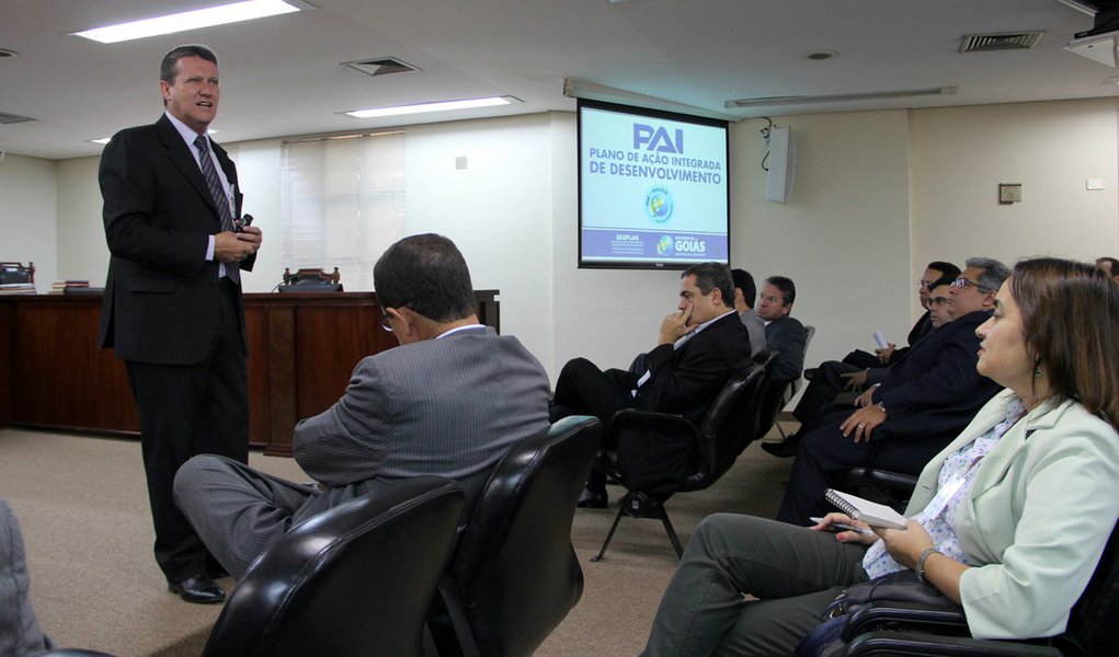 Vecci vai ao TCE explicar plano de desenvolvimento