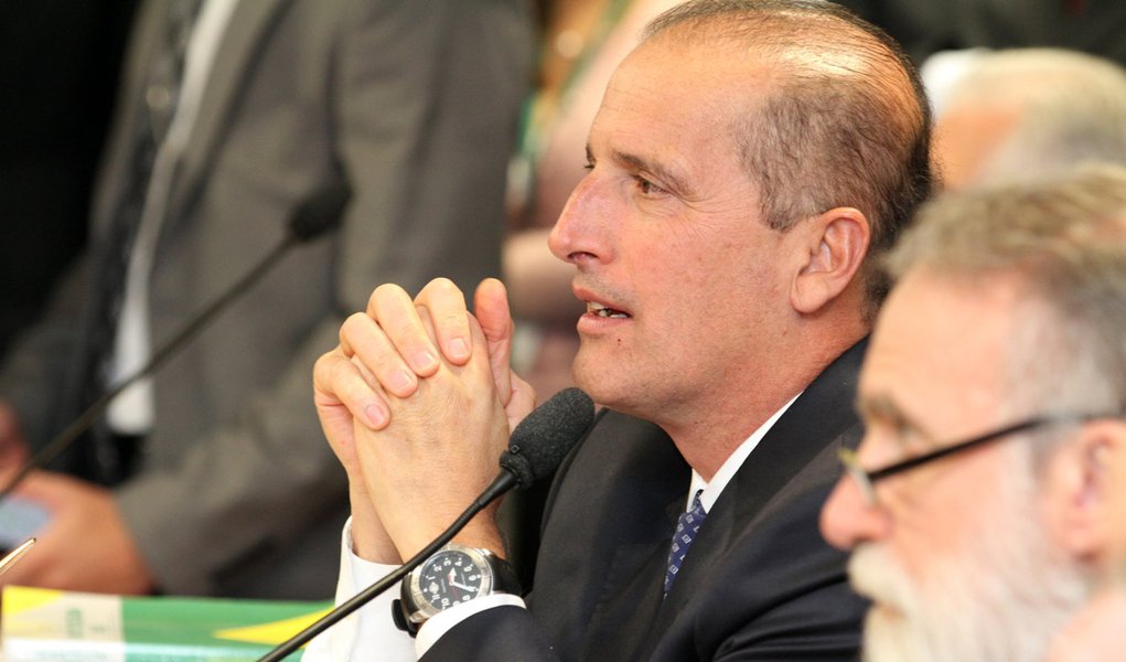 Onyx Lorenzoni promete nominar coveiros da CPI