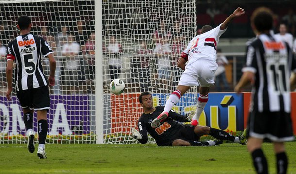 Galo patina e perde invencibilidade no Morumbi