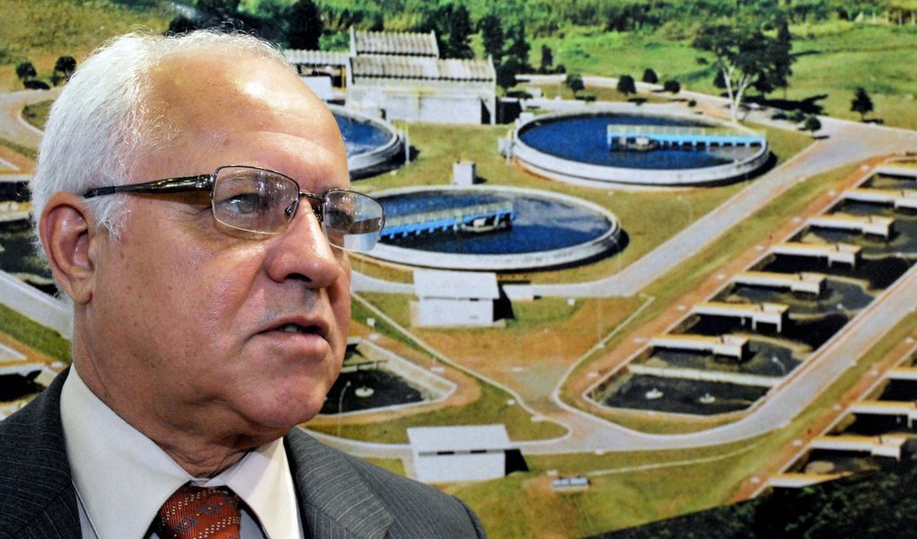 Secretário apresenta PPP do seneamento a possíveis investidores