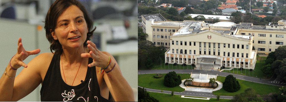Soninha, pendurada com as filhas no Bandeirantes