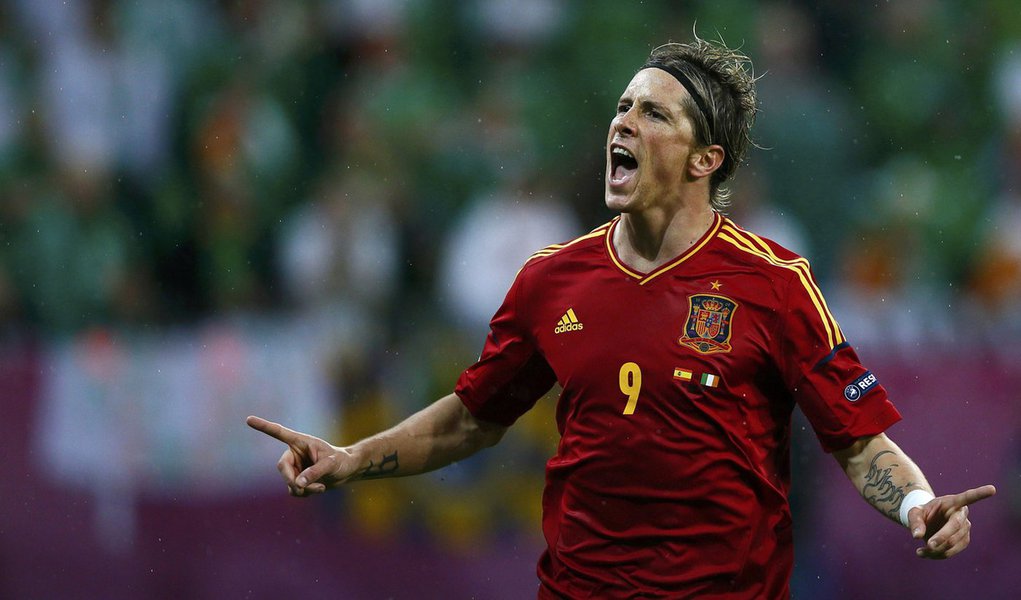 Fernando Torres se reabilita e Espanha dá show