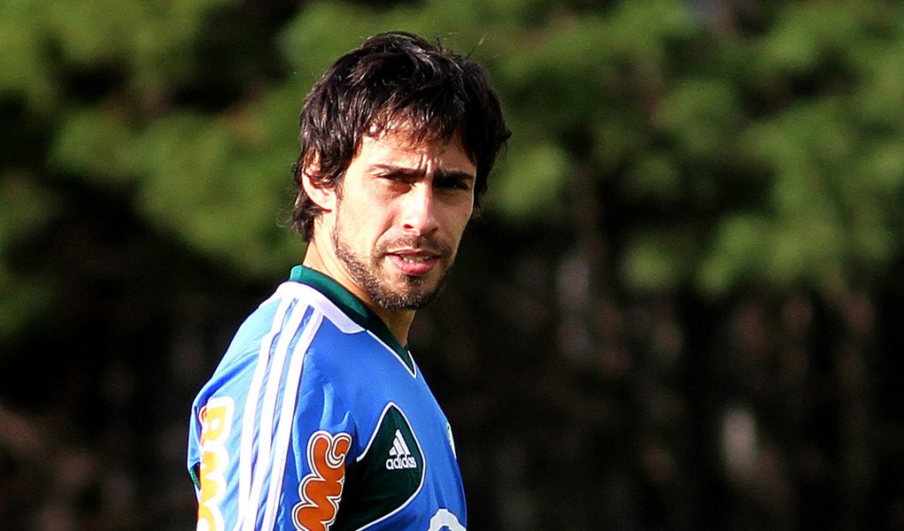 Valdivia fica de fora de jogo contra o Vasco