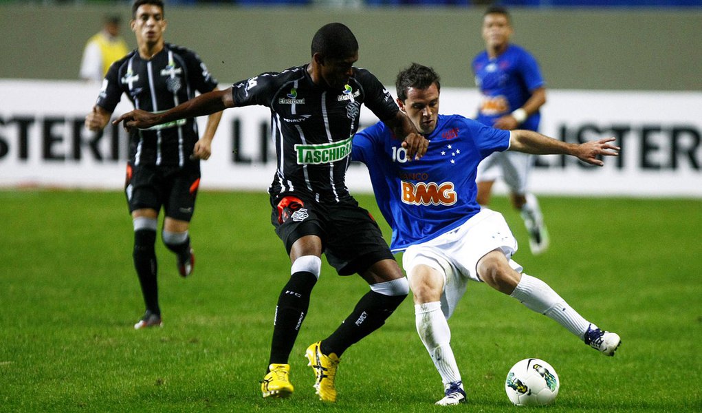 No retorno a BH, Cruzeiro vence e é vice-líder