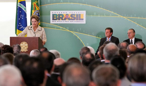Dilma se emociona na despedida de Luiz Sérgio