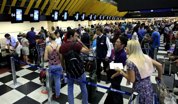 Anac pode suspender venda de bilhetes da TAM