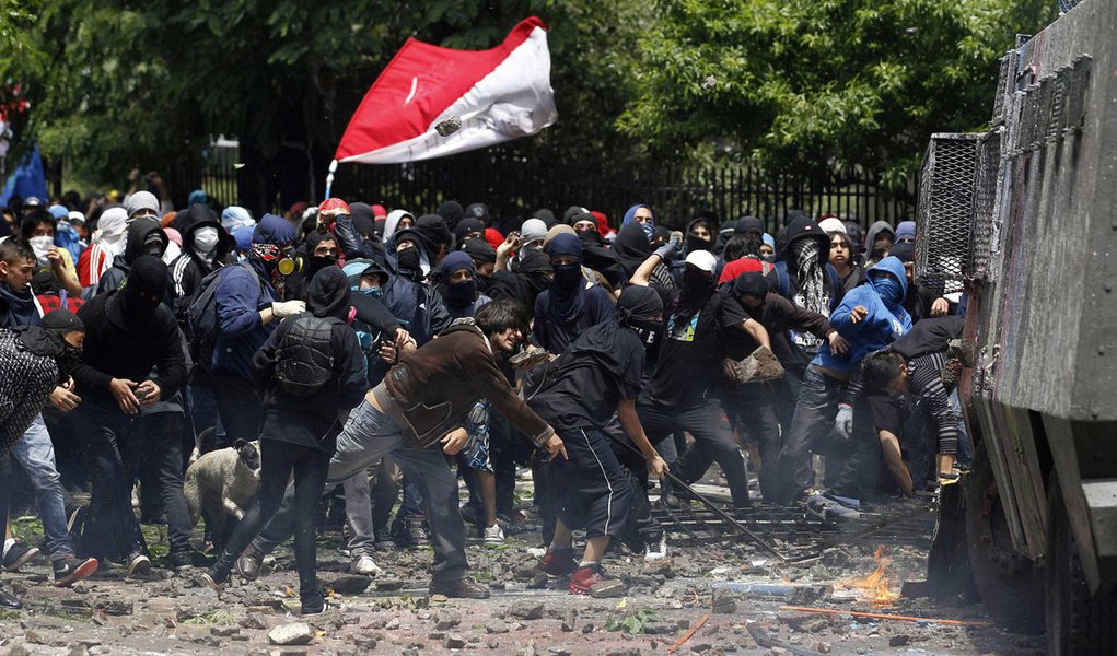 Confronto com a polícia deixa sete feridos no Chile