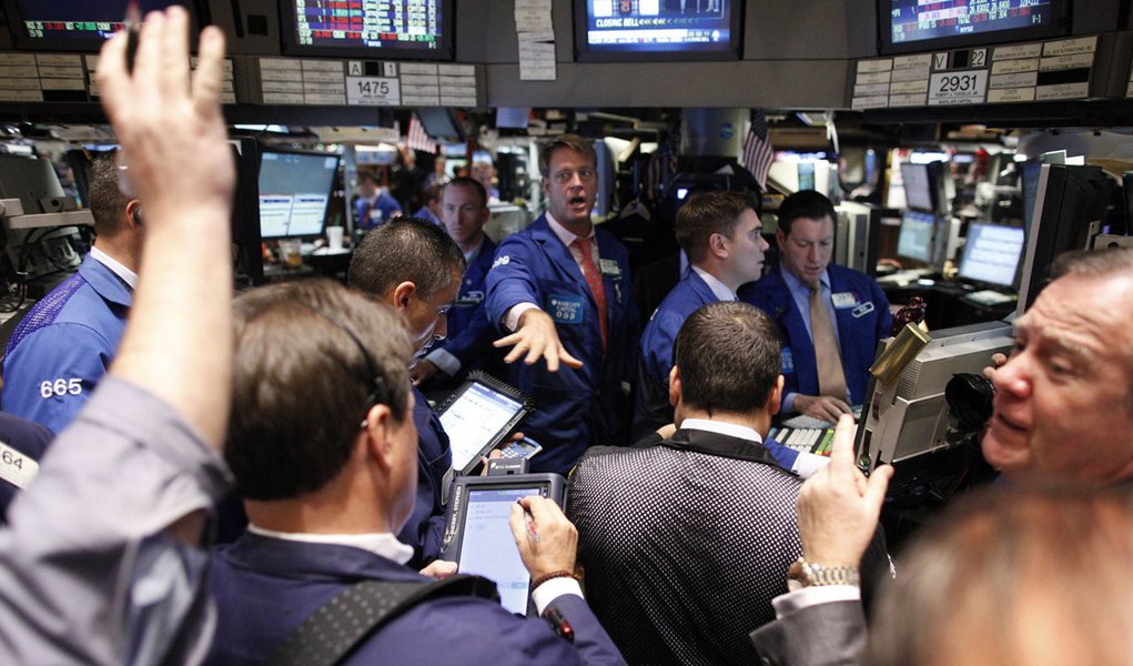 Bovespa abre em alta acompanhando a ligeira melhora do clima internacional