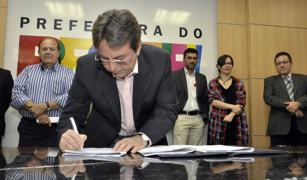 PCR e CEF firmam convênio de R$ 119, 4 mi