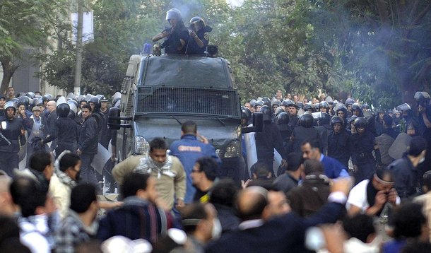 Egito: protestos continuam  