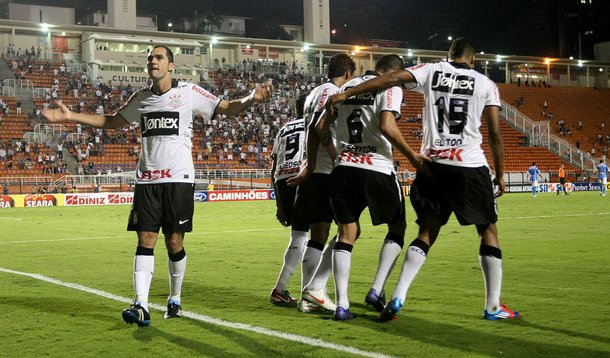 Corinthians, aos 46 do segundo, vira sobre Catanduvense