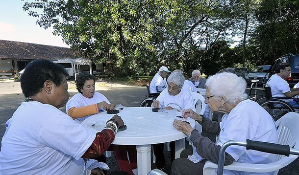 Brasil tende a se tornar país de idosos, diz IBGE