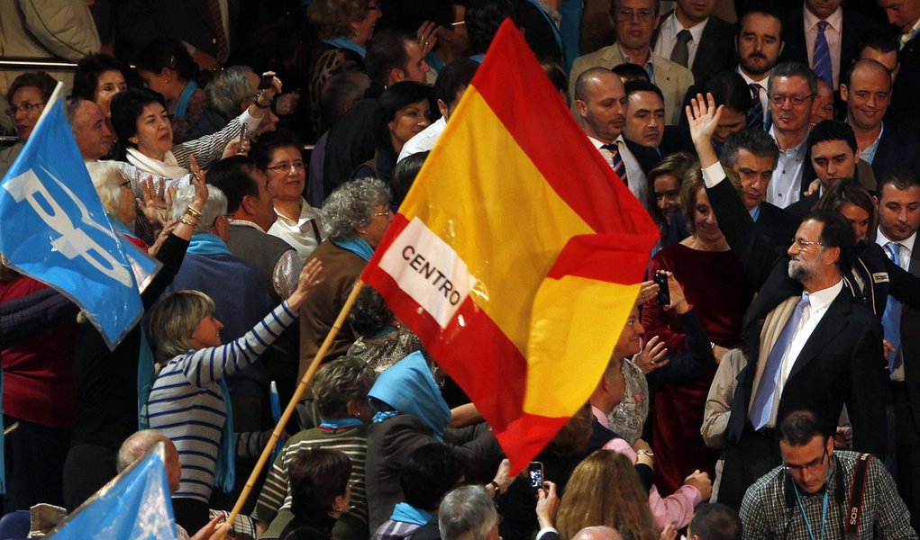 Em crise, Espanha vai às urnas neste domingo