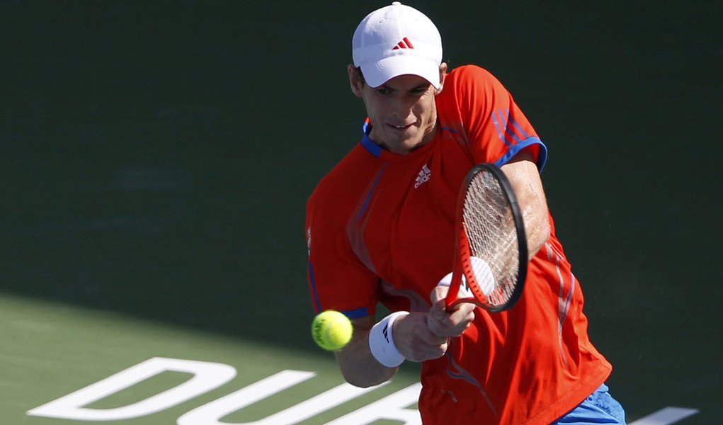 Murray supera suíço e vai às quartas de final em Dubai