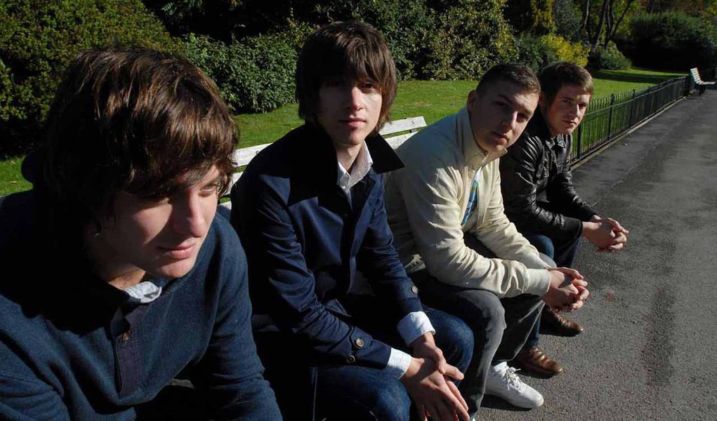 Arctic Monkeys lança nova música na web