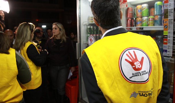 Lei anti-álcool para menores: 20 estabelecimentos multados em São Paulo