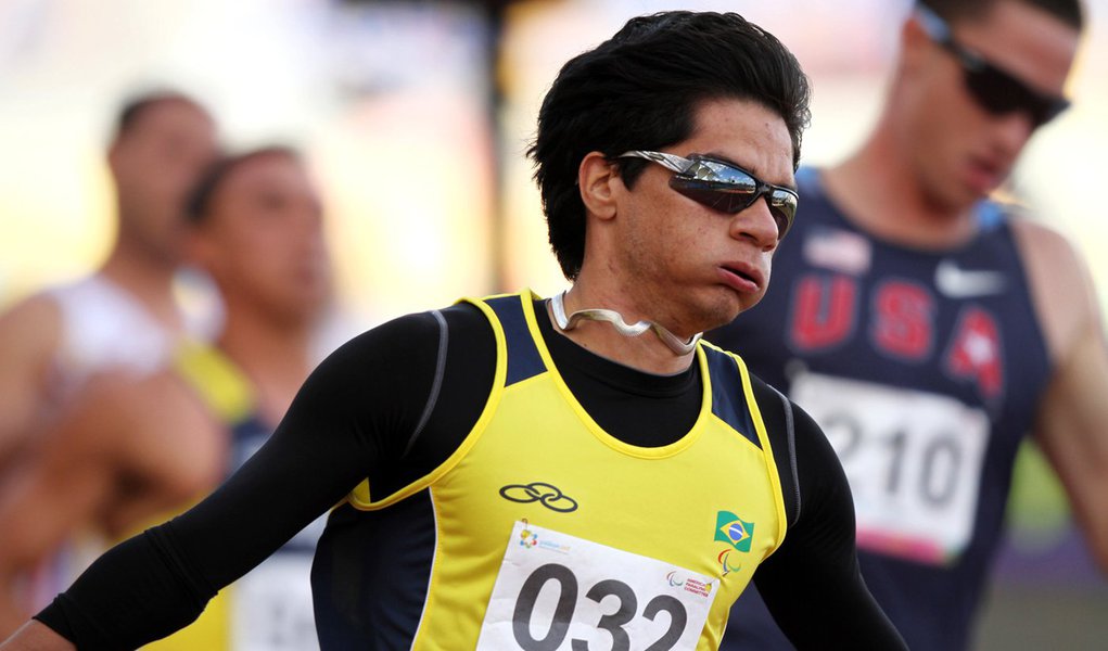 Brasileiro bate recorde mundial de atletismo no Parapan