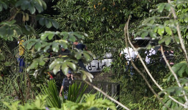 Bimotor cai e mata piloto em Manaus