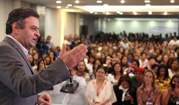 Depois da punição ao PT, Aécio pede reforma política