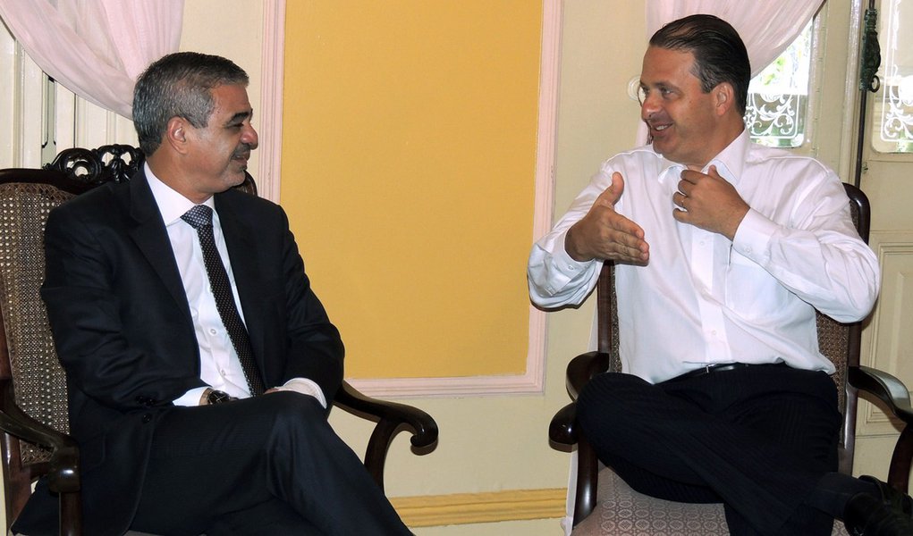 Humberto e Eduardo conversam nesta terça