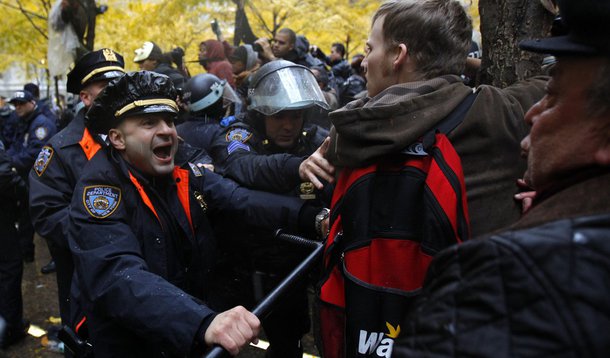 Pelo menos 250 manifestantes são presos em NY