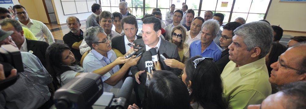 Perillo anuncia repasse de R$ 20 mi a municípios