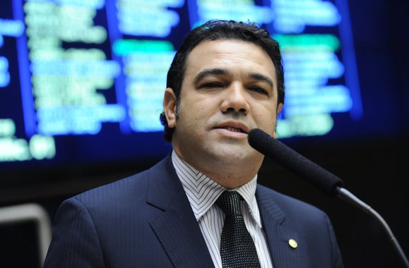 Em editorial, Folha detona Feliciano