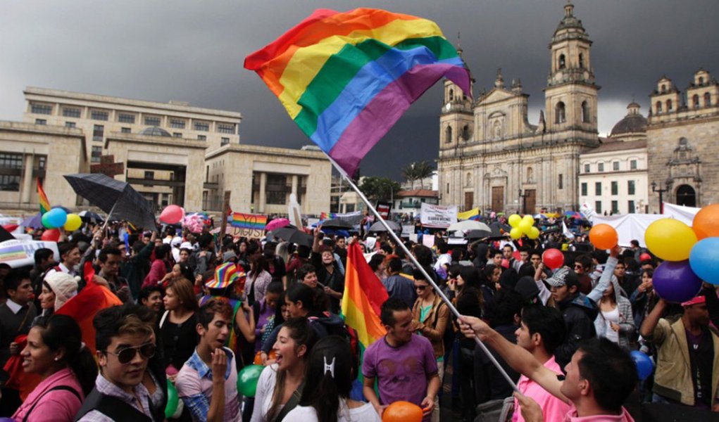 Senado colombiano rejeita lei sobre casamento gay