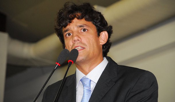 Deputado faz alerta sobre o déficit estadual