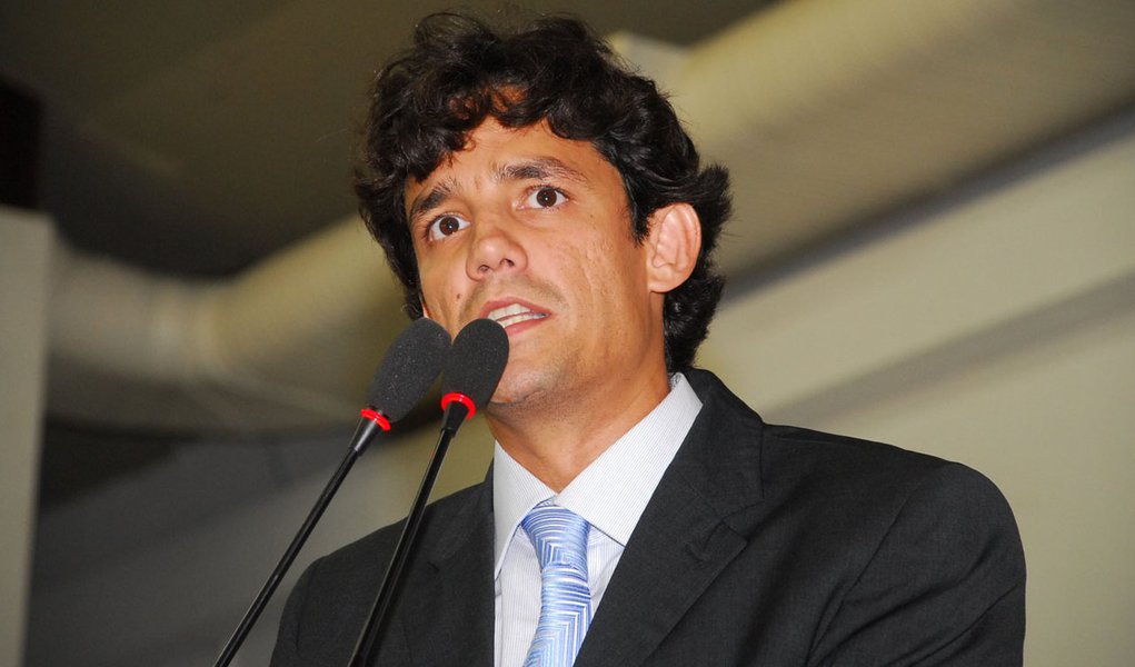 Deputado faz alerta sobre o déficit estadual