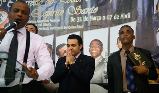 PSB processa Isidório por declarações contra gays