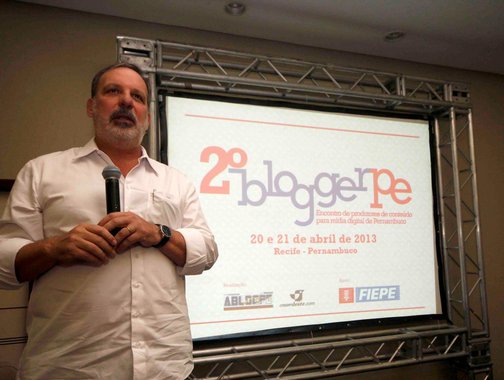 Postulação de Armando embola sucessão em PE