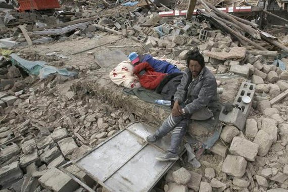 Terremoto mata 156 na China e fere 5,5 mil