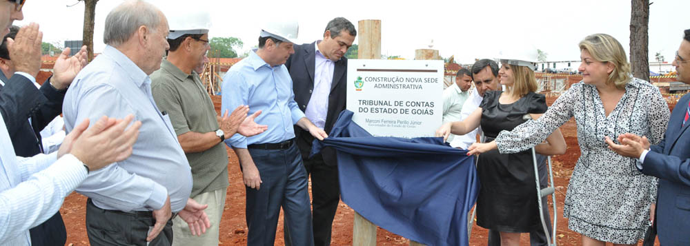 TCE suspende obras e contratos temporários