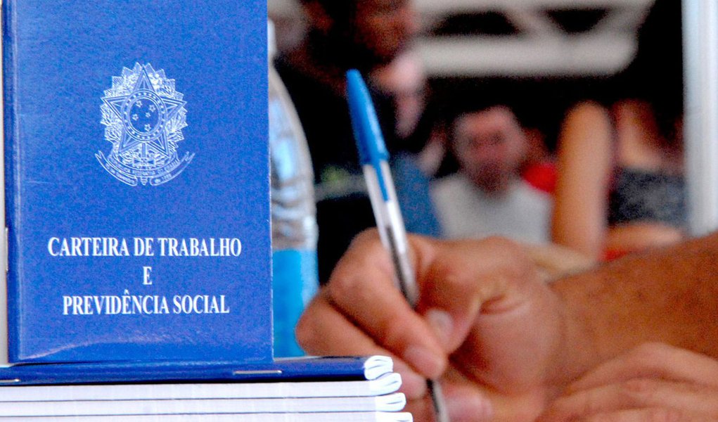 Empregos caem 0,95% em Pernambuco
