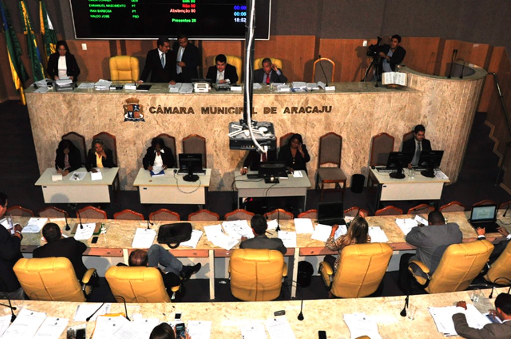 Vereadores governistas enfrentam crescente rejeição