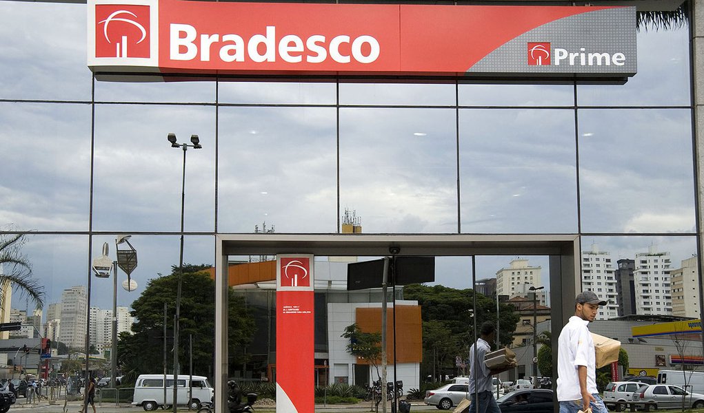 Bradesco prevê mais crédito e menos inadimplência