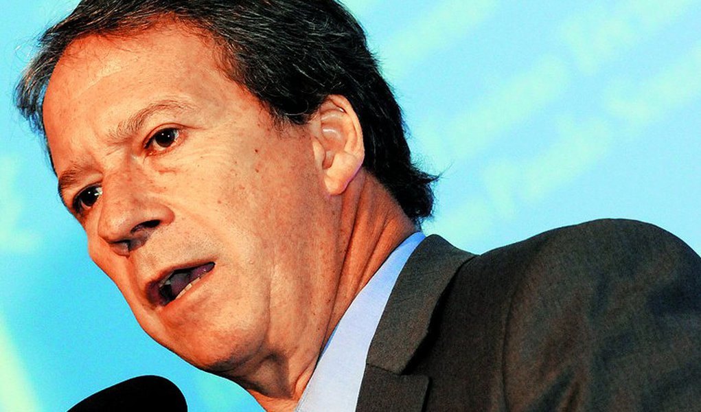 Chefe da Casa Civil de SP se enrola cada vez mais