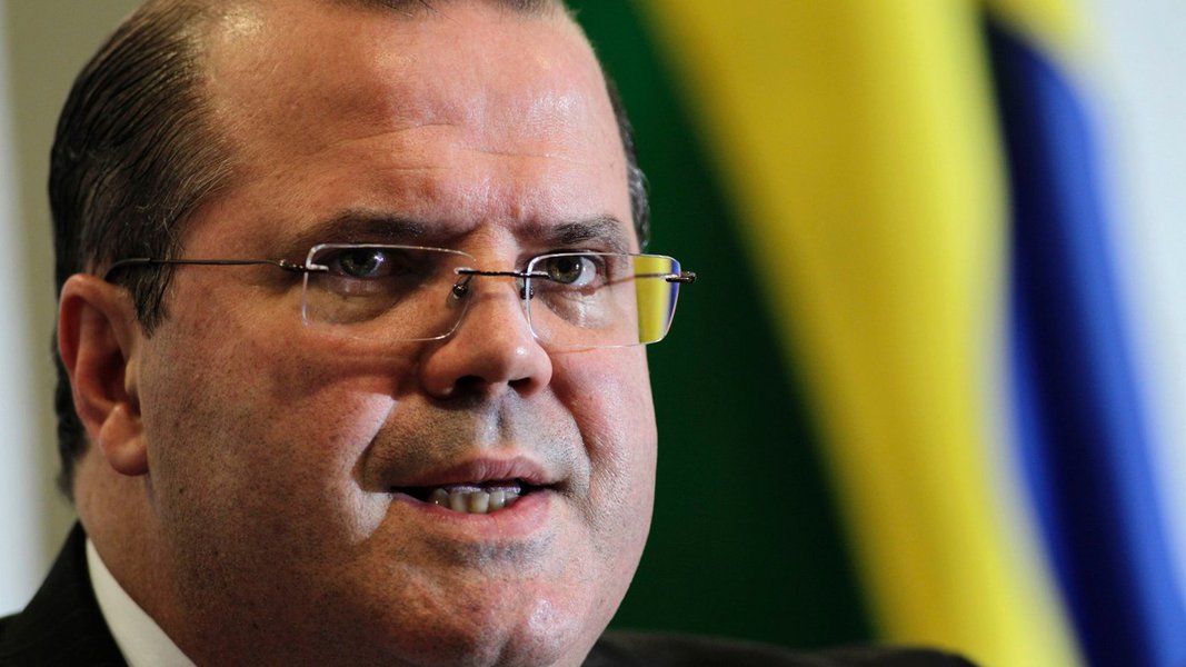 Estadão vê PIB fraco, mas pede "alta significativa dos juros" e "tranco na economia"