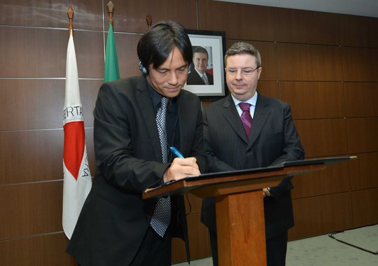 Governo de Minas firma acordo com Cingapura